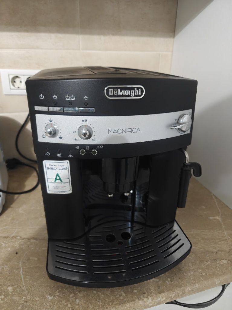 Espressor automat DeLonghi Magnifica ESAM3000B