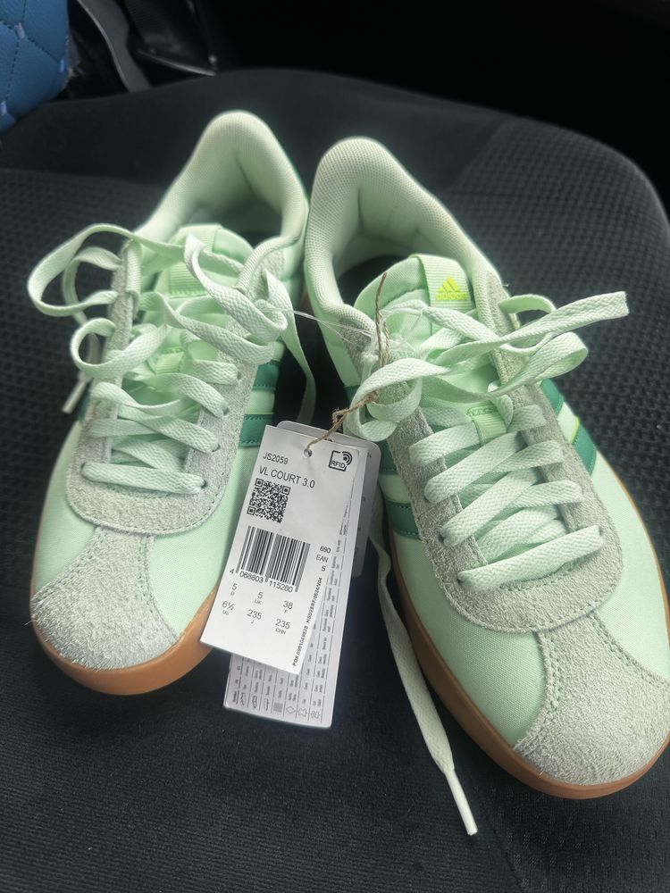 Vand adidasi Adidas originali marimea 38