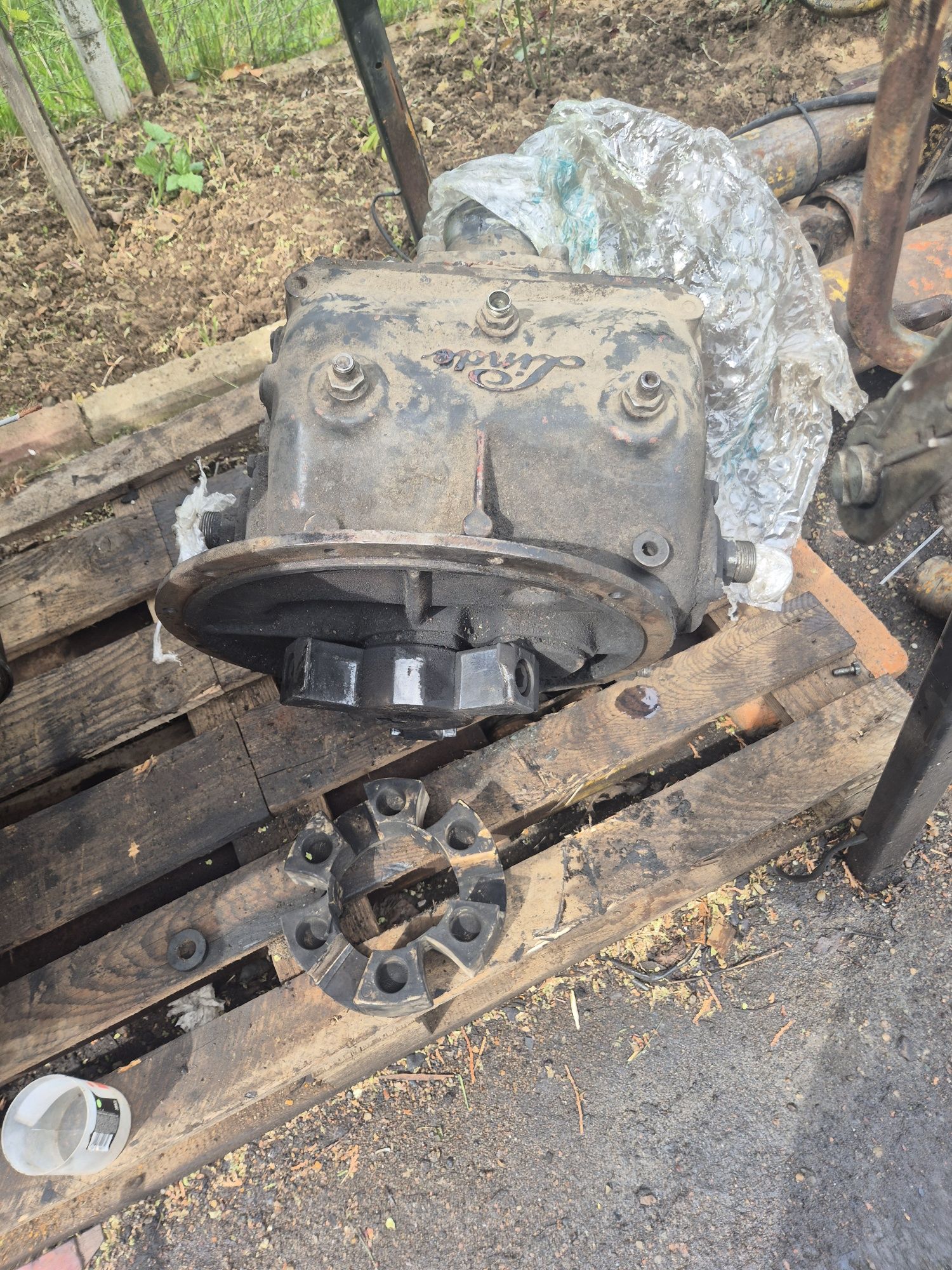 Pompa excavator crepator lemne linde