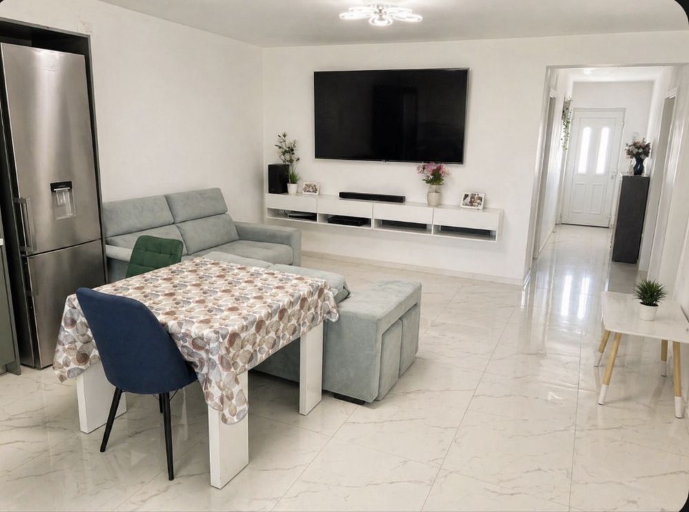 Casă duplex modernă de vânzare – gata de mutare!