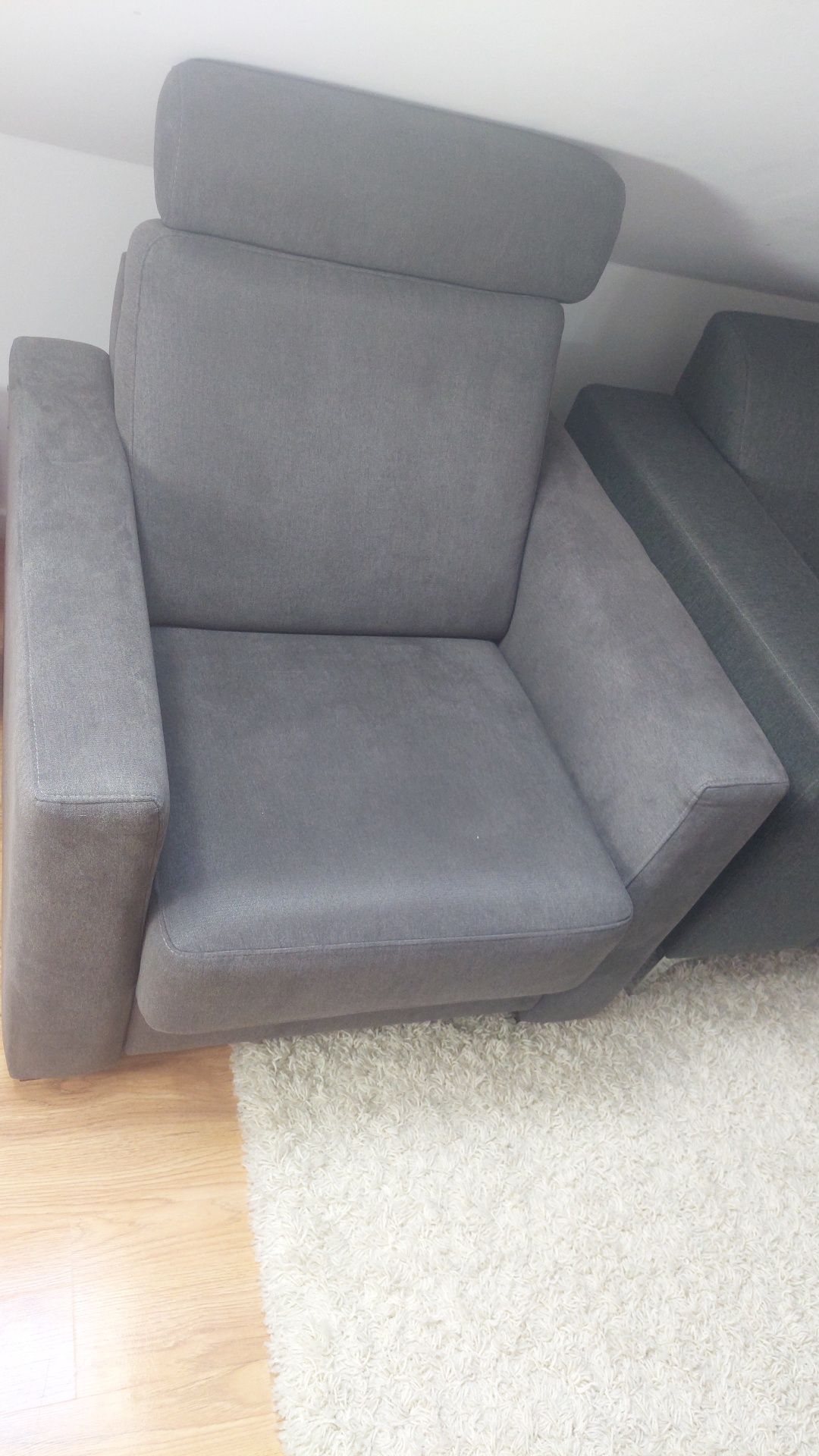 Fotoliu impecabil gri din material foarte bun