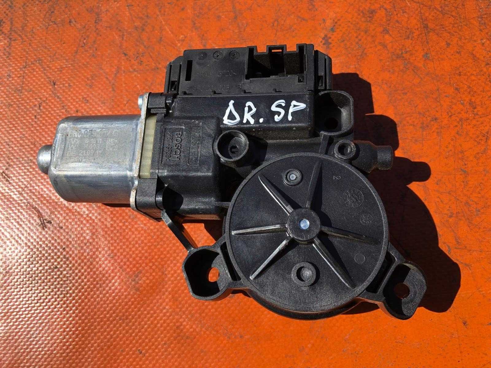 Motoras macara dreapta spate VW Polo 6R 2011 6R0959812G