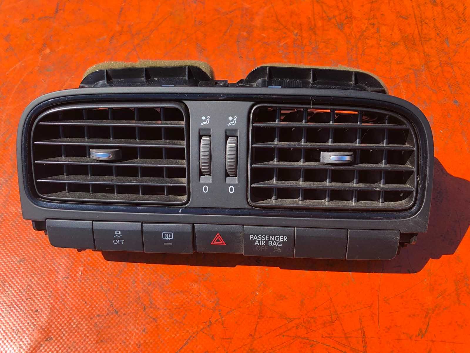Grila aerisire centrala VW Polo 6R 2011 6R0819728AK