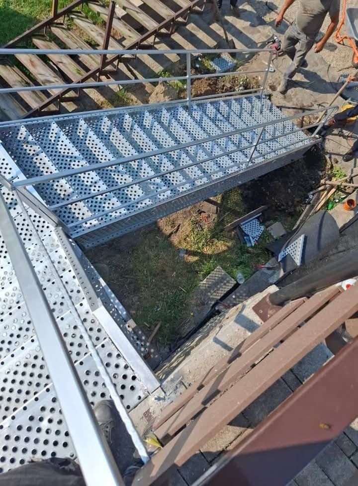 Scari metalice zincate