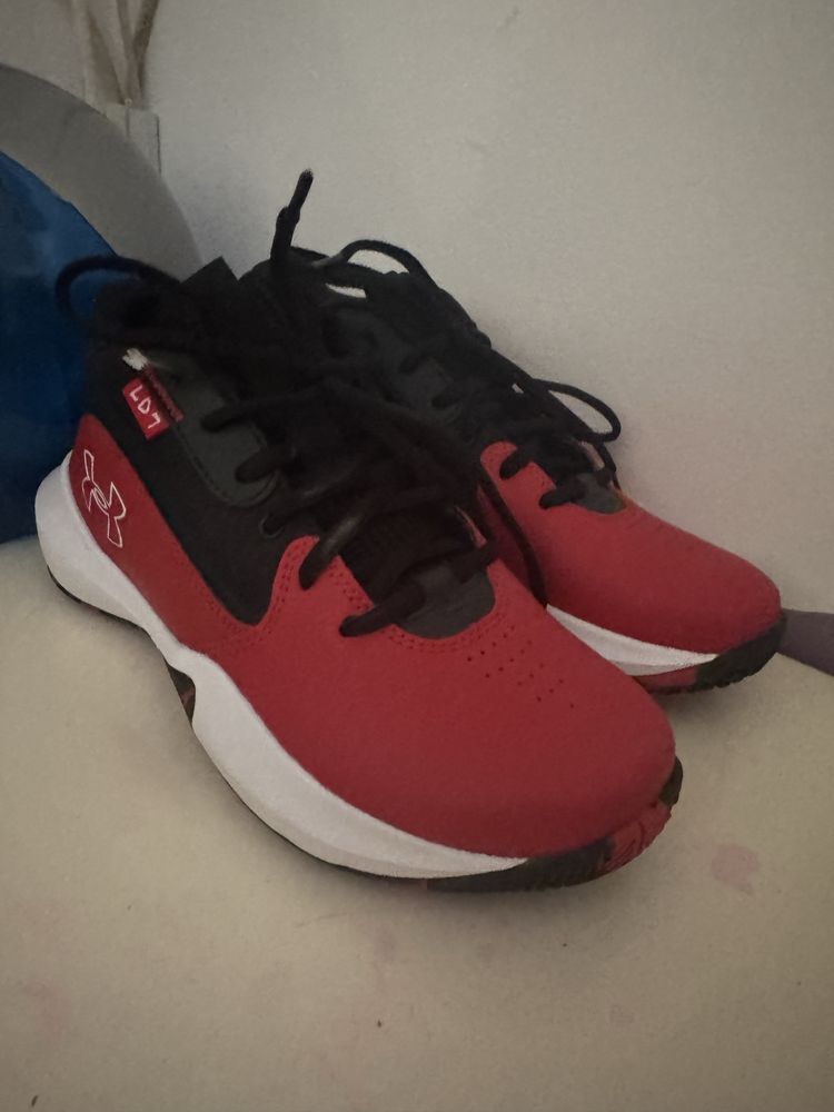 Adidasi under armour