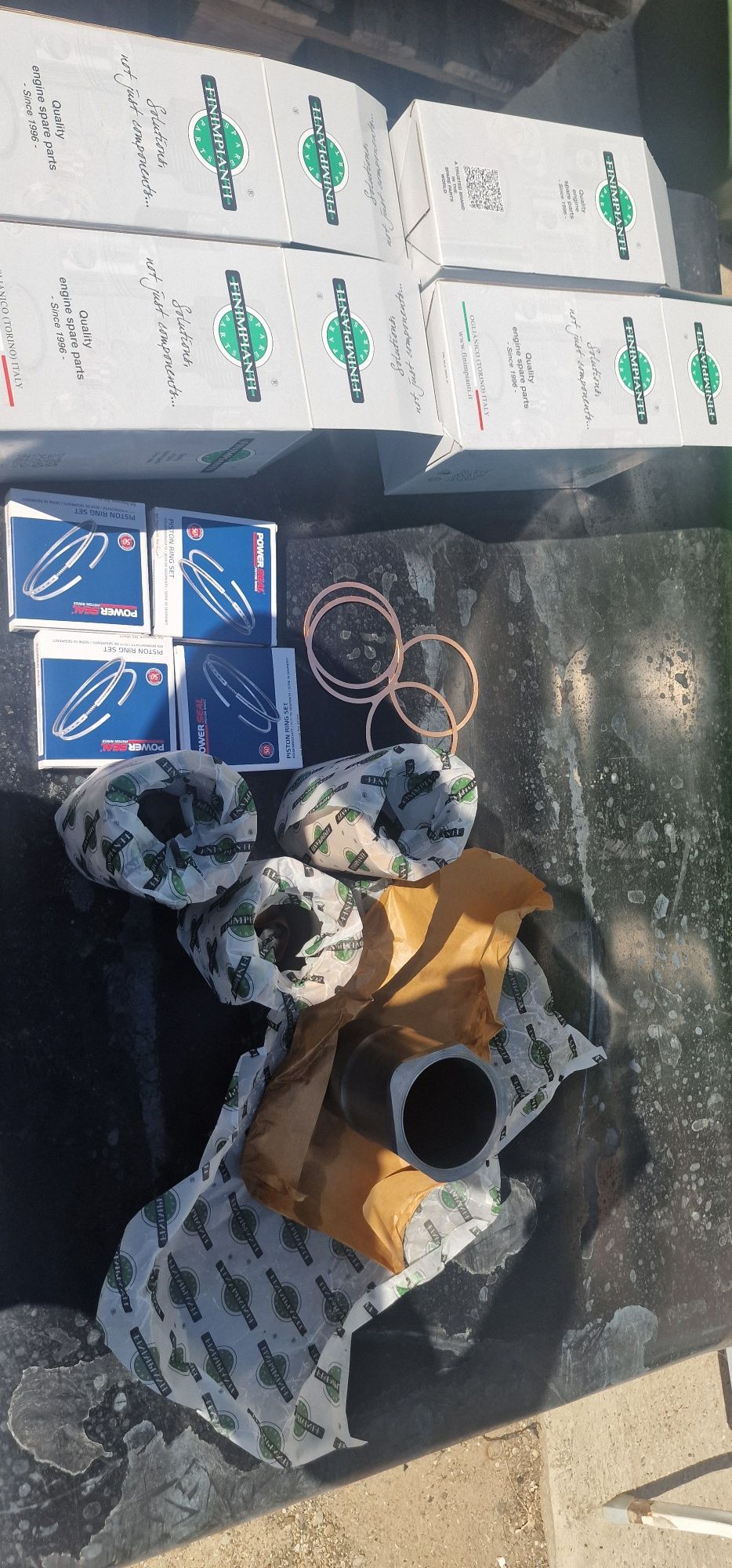 Set motor tractor fiat 312 315 pe original import italia cămăși pistoane echipate cu segmenti bolturi si sigurante se poate trimite prin cur
