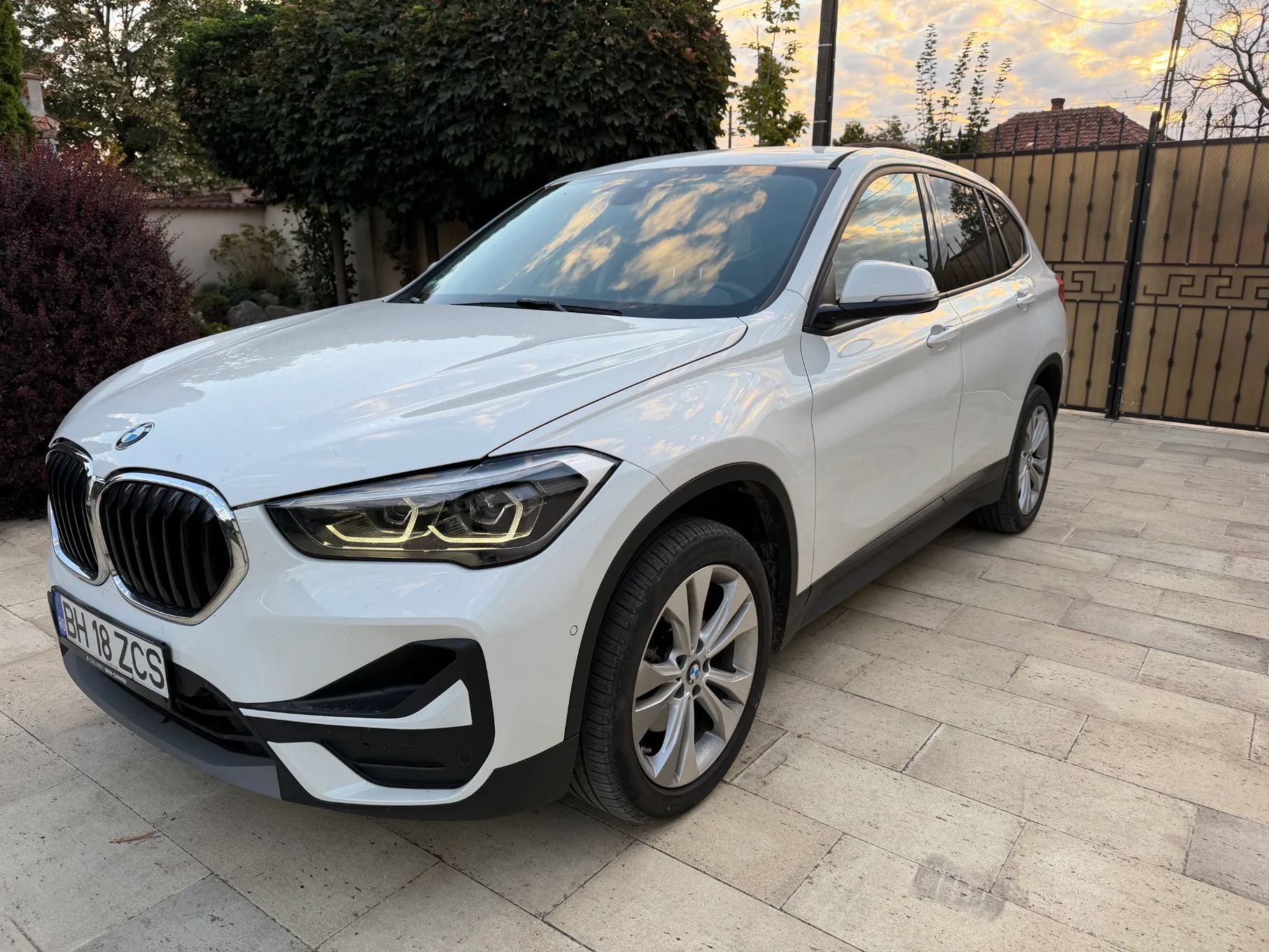 BMW X1 Keyless go, Distronic, Led, Lane assist, incalz scaune