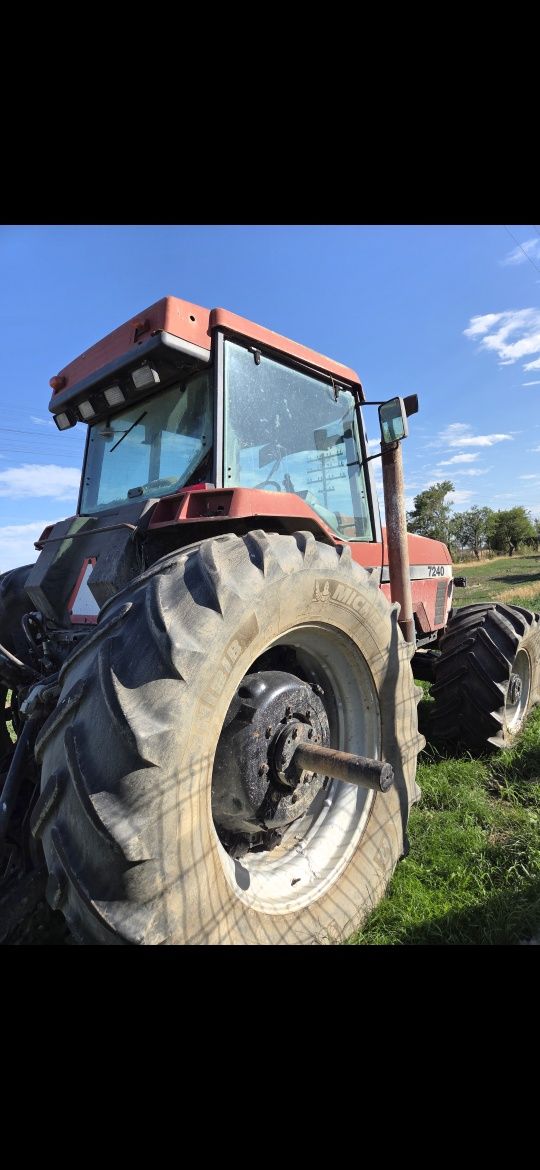 Vând tractor CASE 7240