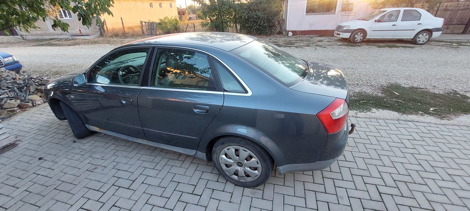 Audi A4               .