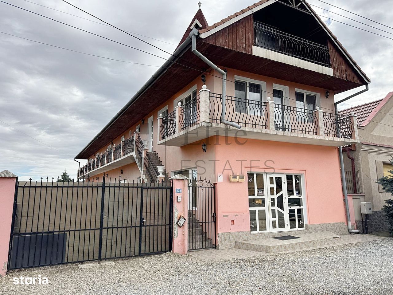 Spatiu comercial cu apartamente de vanzare In Nojorid