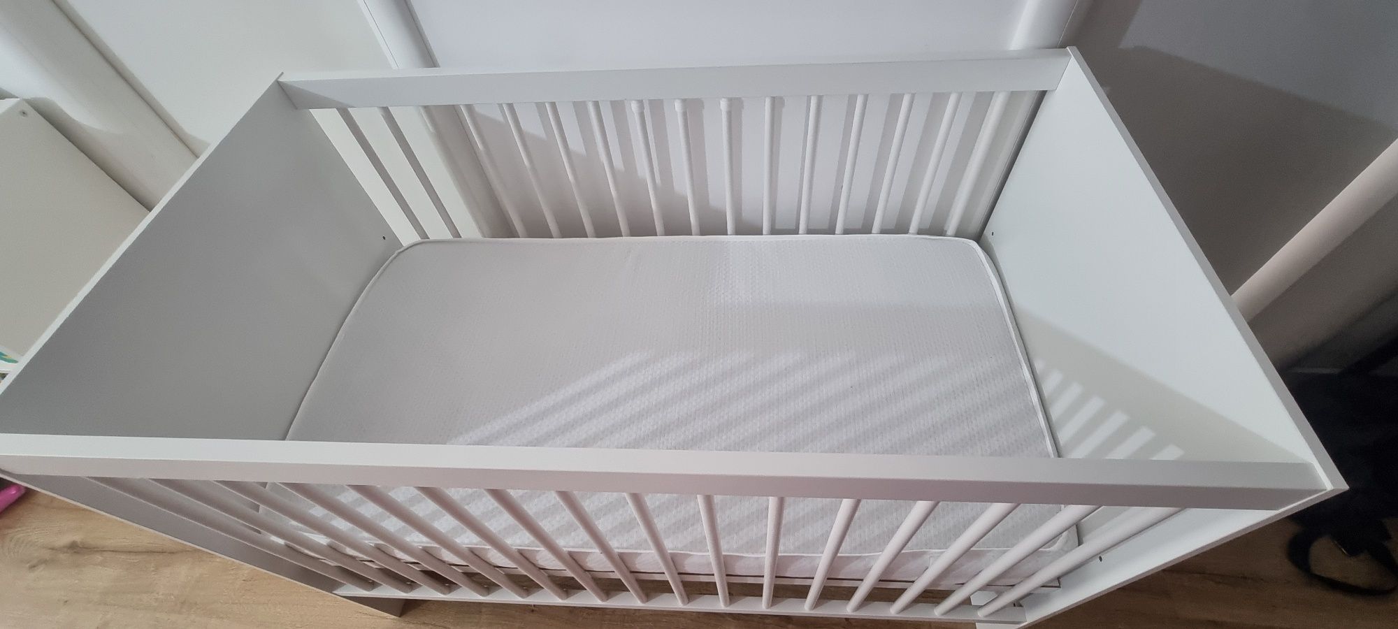 Patut bebe cu saltea inclusa, combinezoane si cada baie