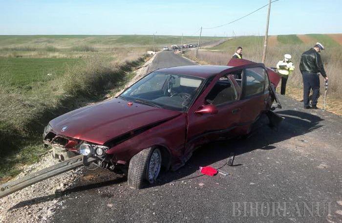 O familie în spital, după ce BMW-ul în care se afla a ajuns în şanţ, între Nojorid şi Chişirid (FOTO)
