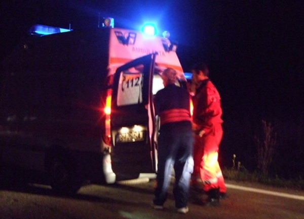 Un bărbat din Nojorid a murit în noaptea de Înviere lovit de două maşini, între care şi o ambulanţă