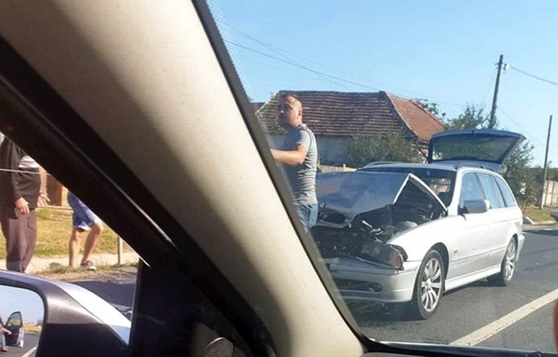 Se circulă alternativ! O coliziune în lanţ cu patru maşini a blocat traficul în Nojorid