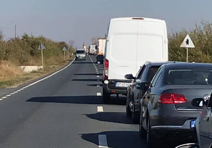 Accident grav lângă Nojorid: Un bărbat a murit, trafic îngreunat pe DN79