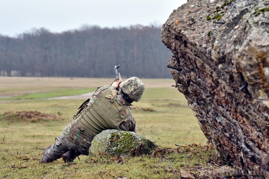 Eveniment inedit în Bihor, de Ziua Națională: exercițiu cu împușcături al Armatei la o cazemată din Nojorid (FOTO / VIDEO)