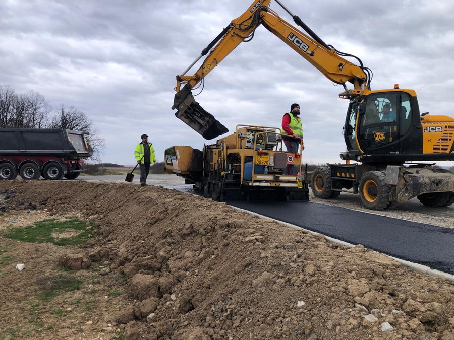 Atenție, șoferi! Începe amenajarea primei girații a centurii Nojorid, în intersecția cu DN79 Oradea – Arad. Lucrările au ajuns la 70%