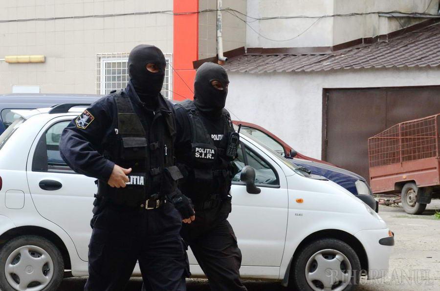 Percheziţii în Oradea şi Livada de Bihor, pentru şantaj şi incendiere