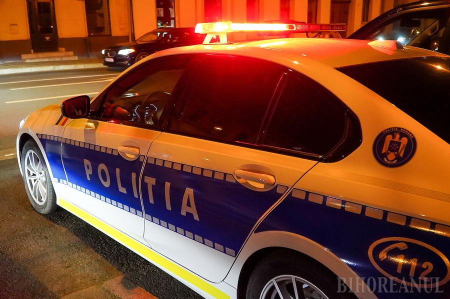 Accident la Nojorid: Un bărbat a rămas încarcerat, după ce mașina pe care o conducea a lovit un parapet