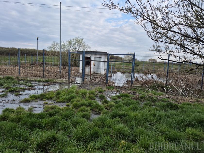 Stația de epurare din Nojorid, blocată la fiecare câteva zile: dejecțiile se revarsă lângă şosea (FOTO/VIDEO)