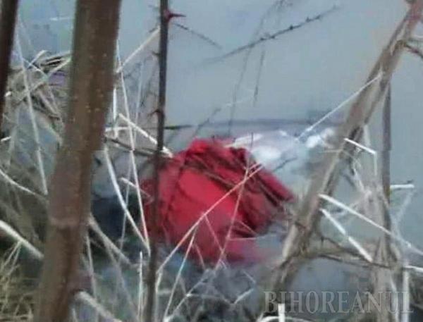 Cadavrul unui băiat de 16 ani, găsit într-un canal colector la Nojorid